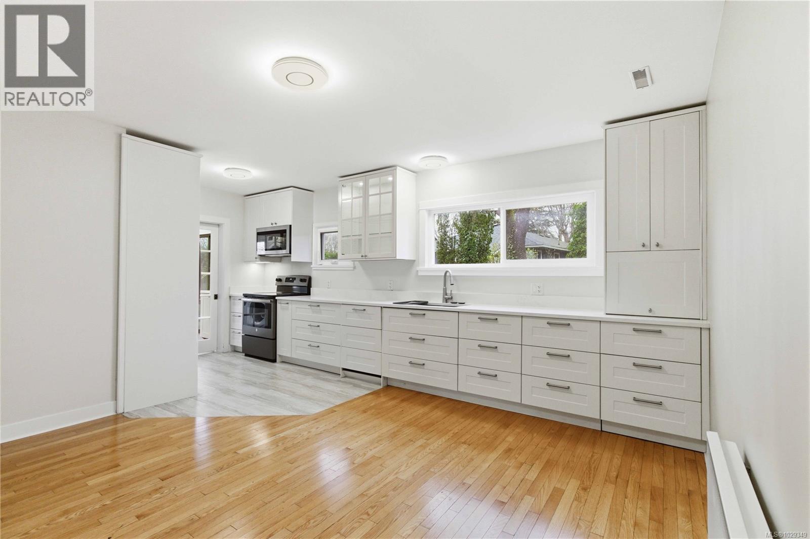  3438 Cook Street, Saanich