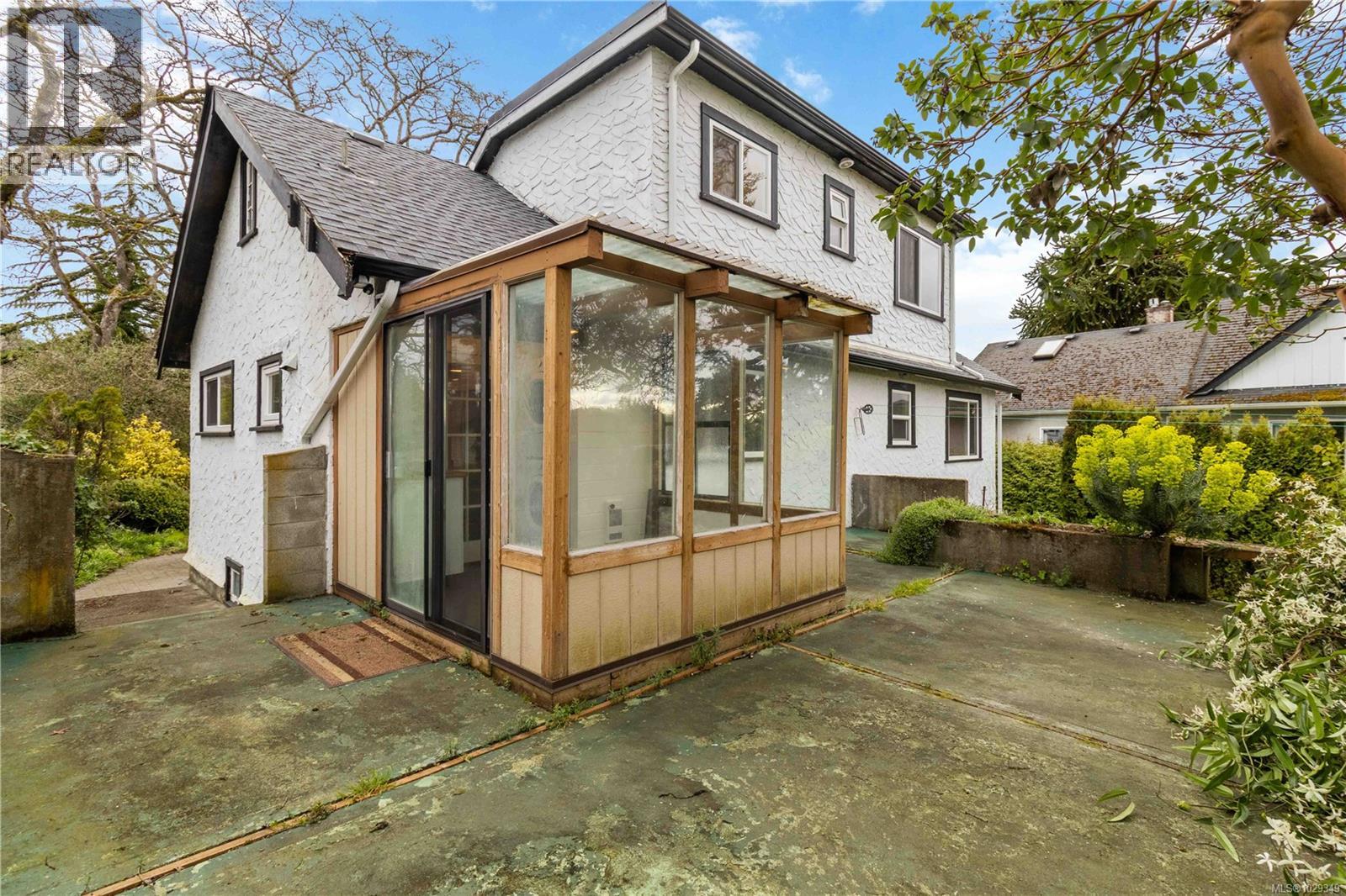  3438 Cook Street, Saanich