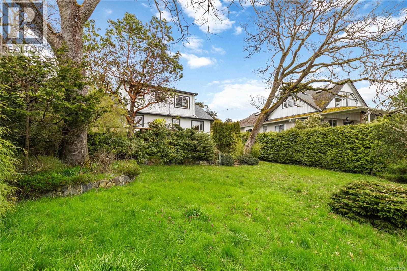  3438 Cook Street, Saanich