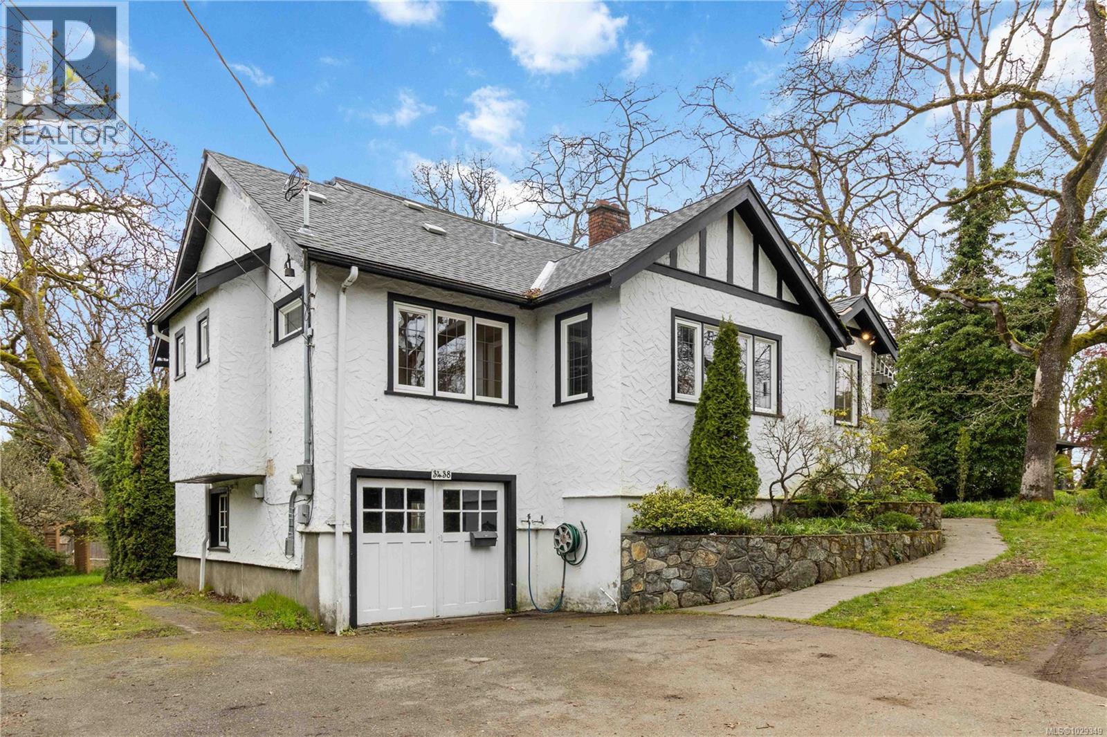  3438 Cook Street, Saanich