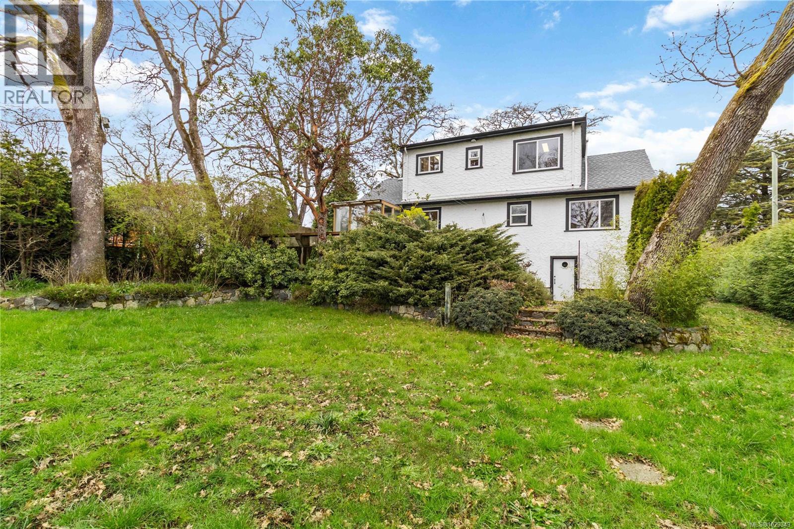  3438 Cook Street, Saanich