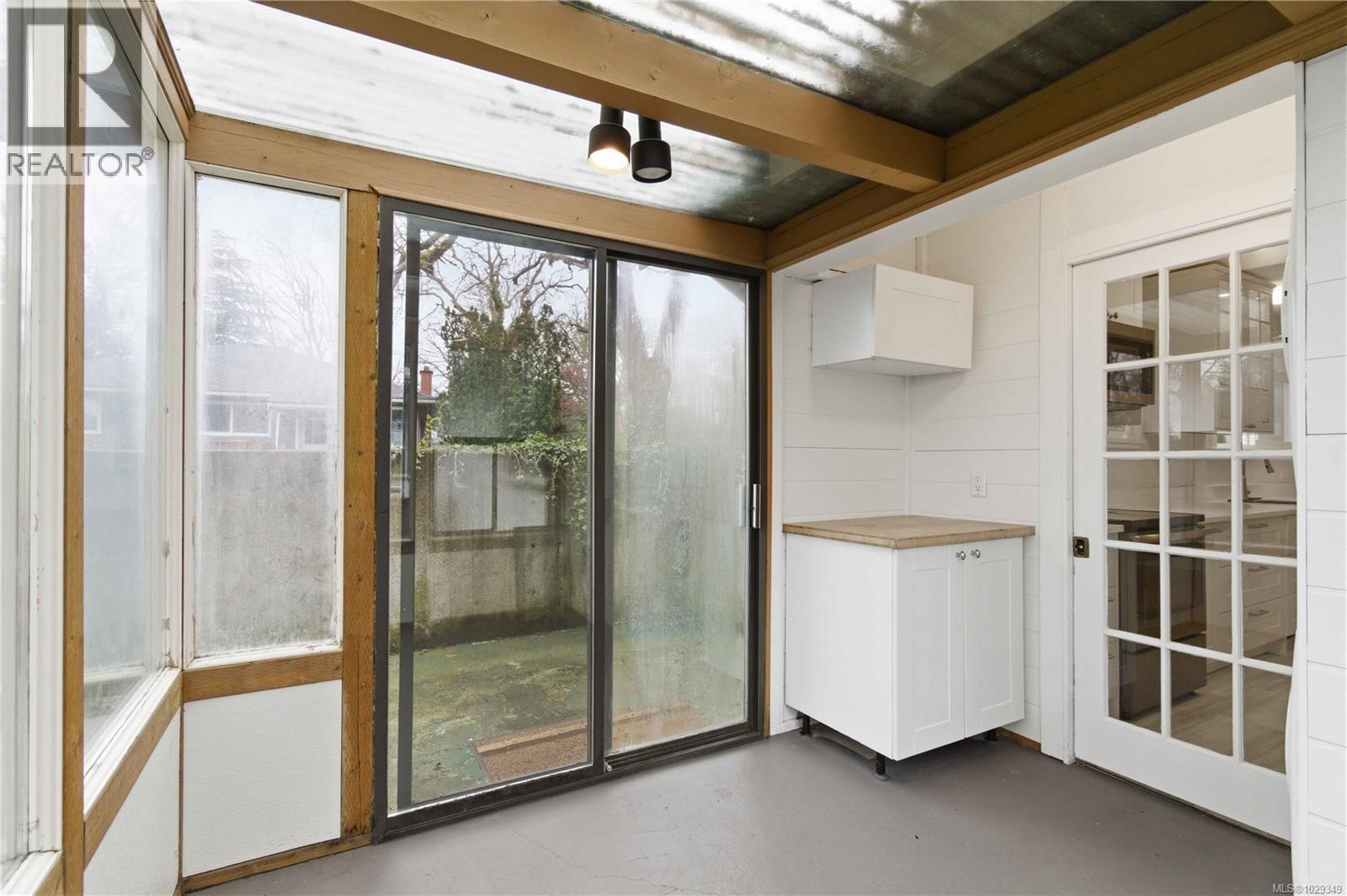  3438 Cook Street, Saanich