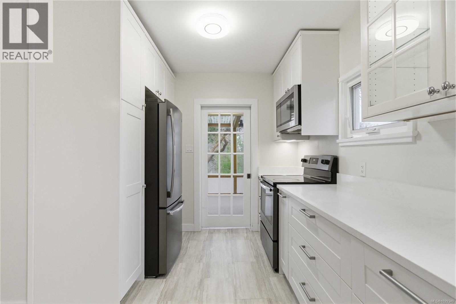  3438 Cook Street, Saanich