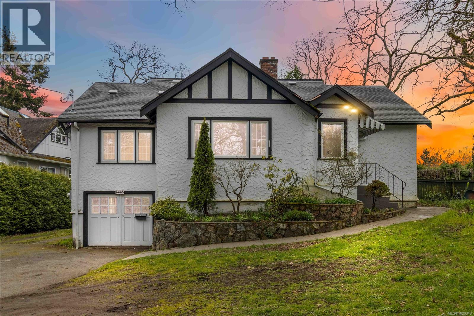  3438 Cook Street, Saanich