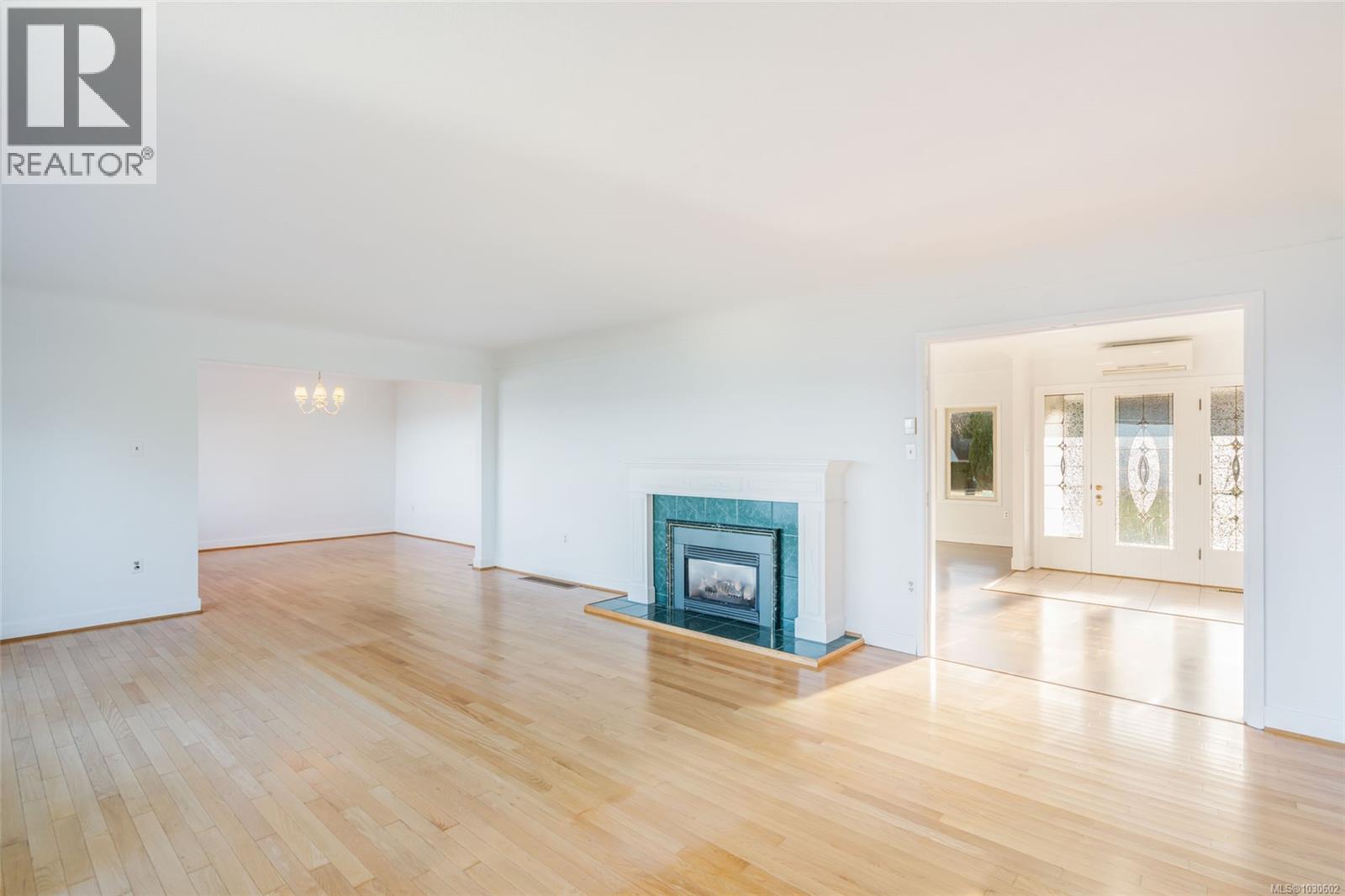 441 MEMORIAL AVE - 11