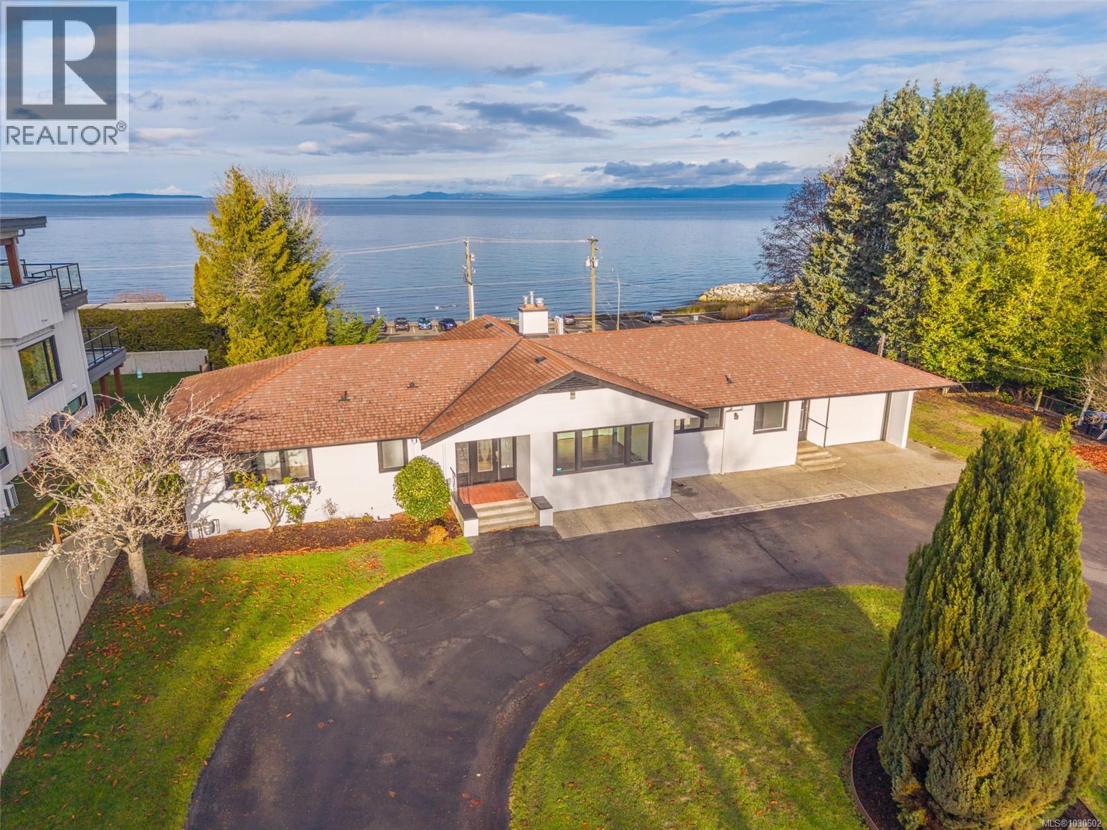 441 Memorial Ave, Qualicum Beach