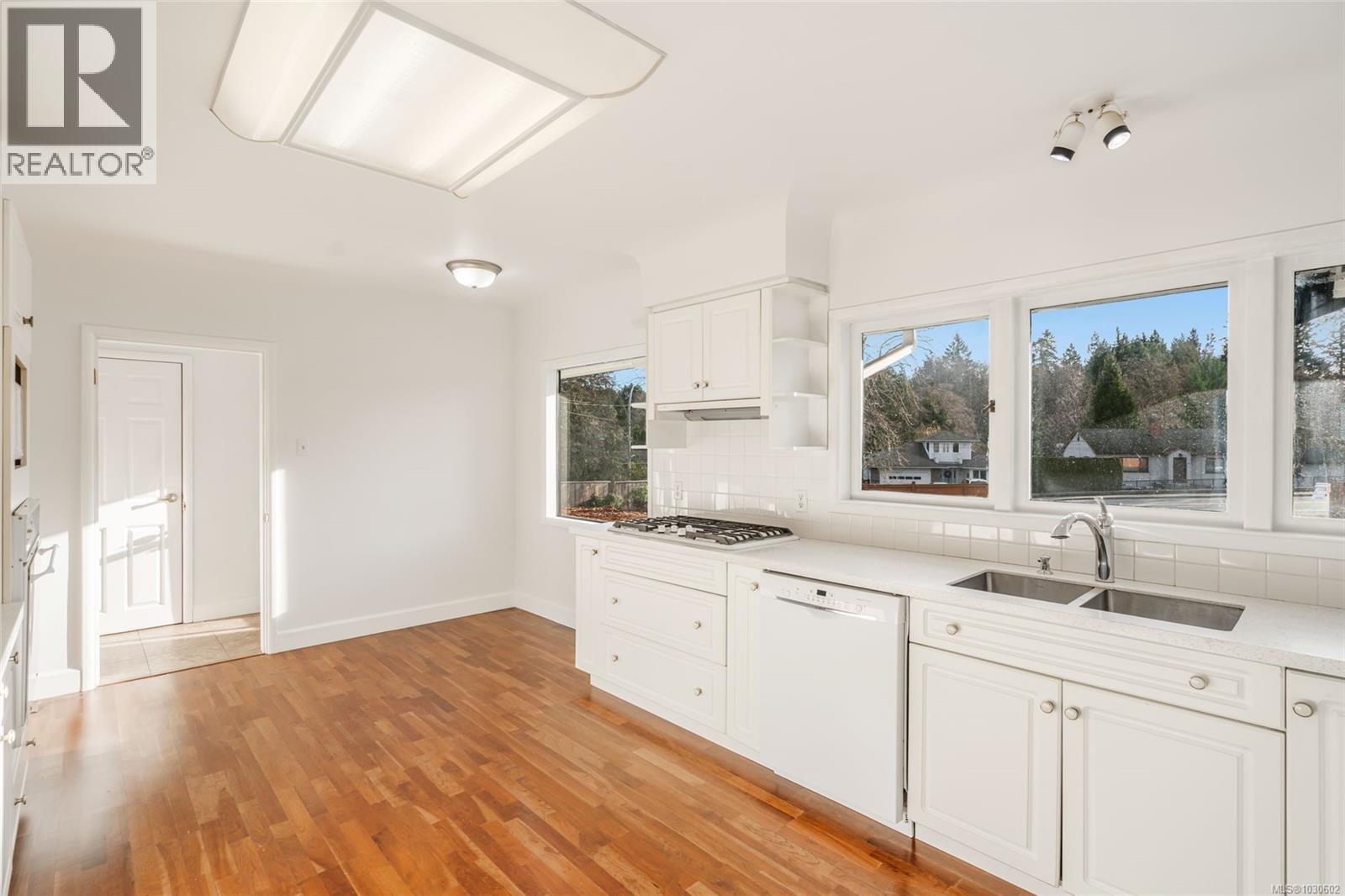 441 MEMORIAL AVE - 19