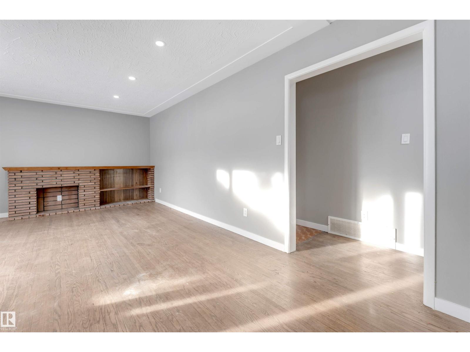 12202 45 ST NW, Edmonton