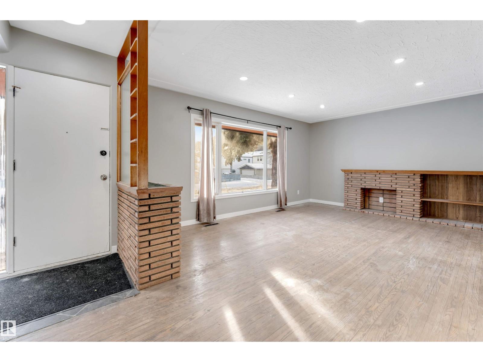 12202 45 ST NW, Edmonton