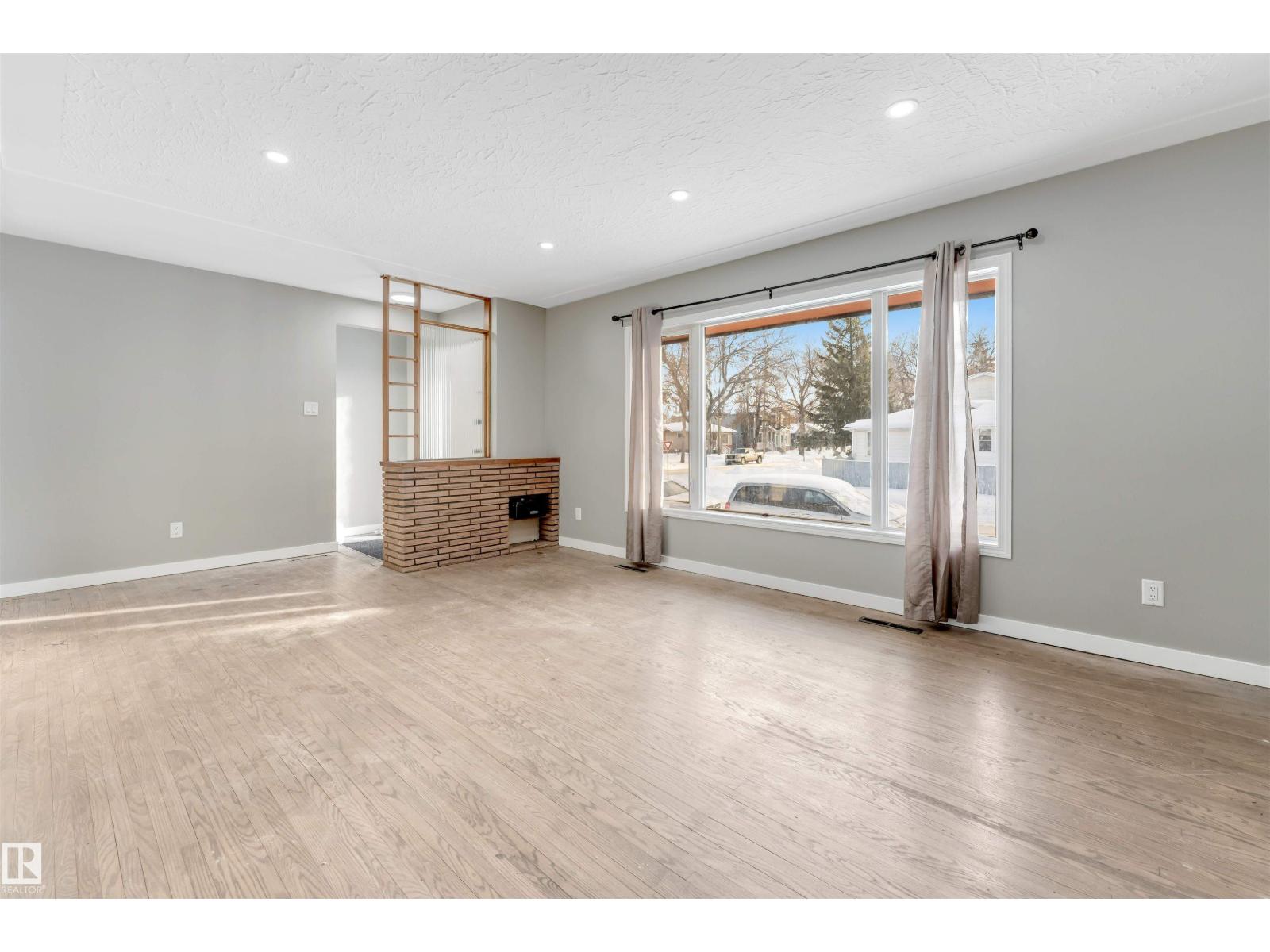 12202 45 ST NW, Edmonton