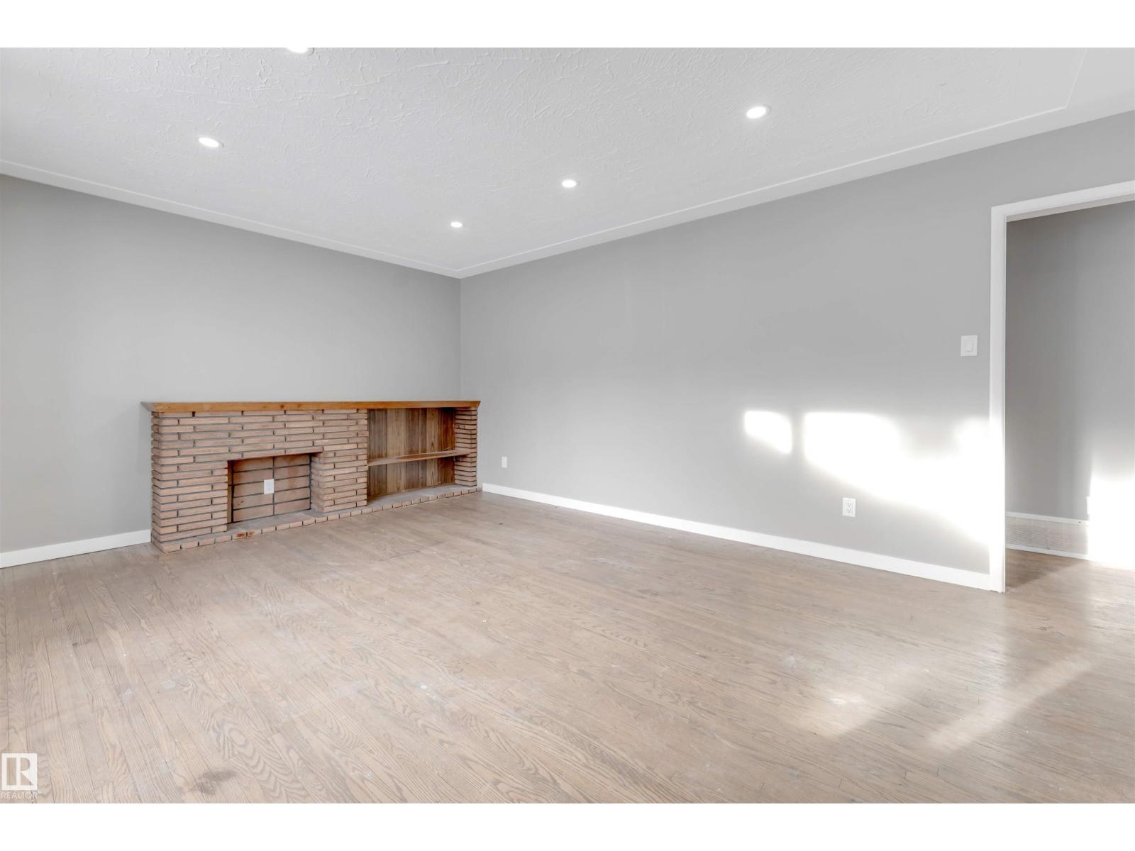 12202 45 ST NW, Edmonton