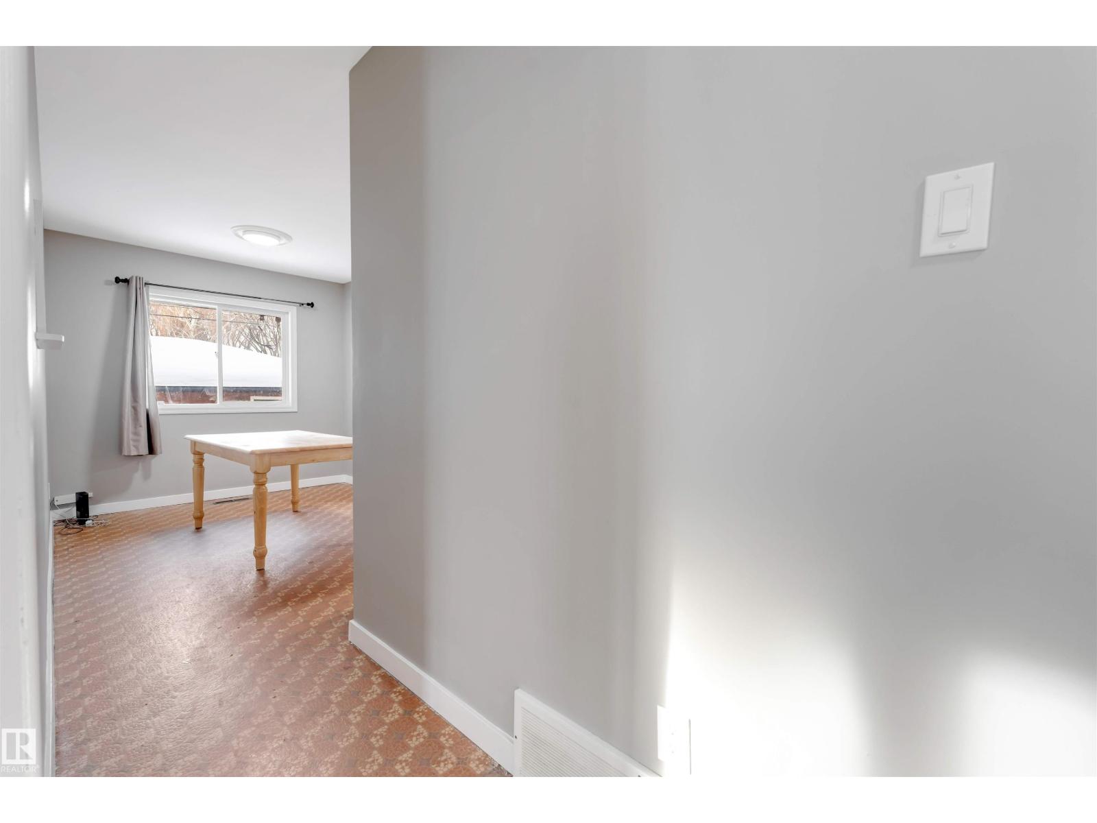 12202 45 ST NW, Edmonton