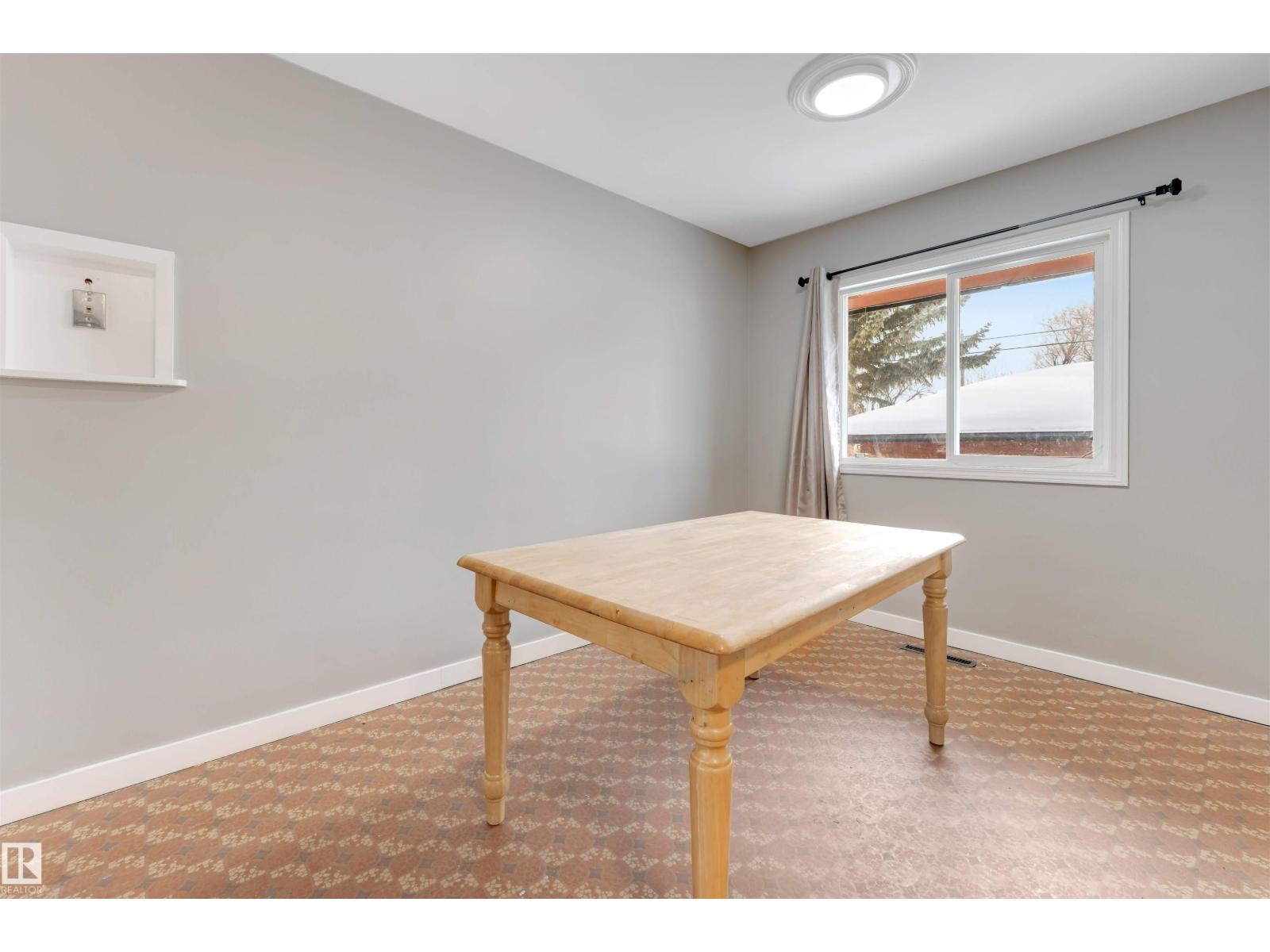 12202 45 ST NW, Edmonton