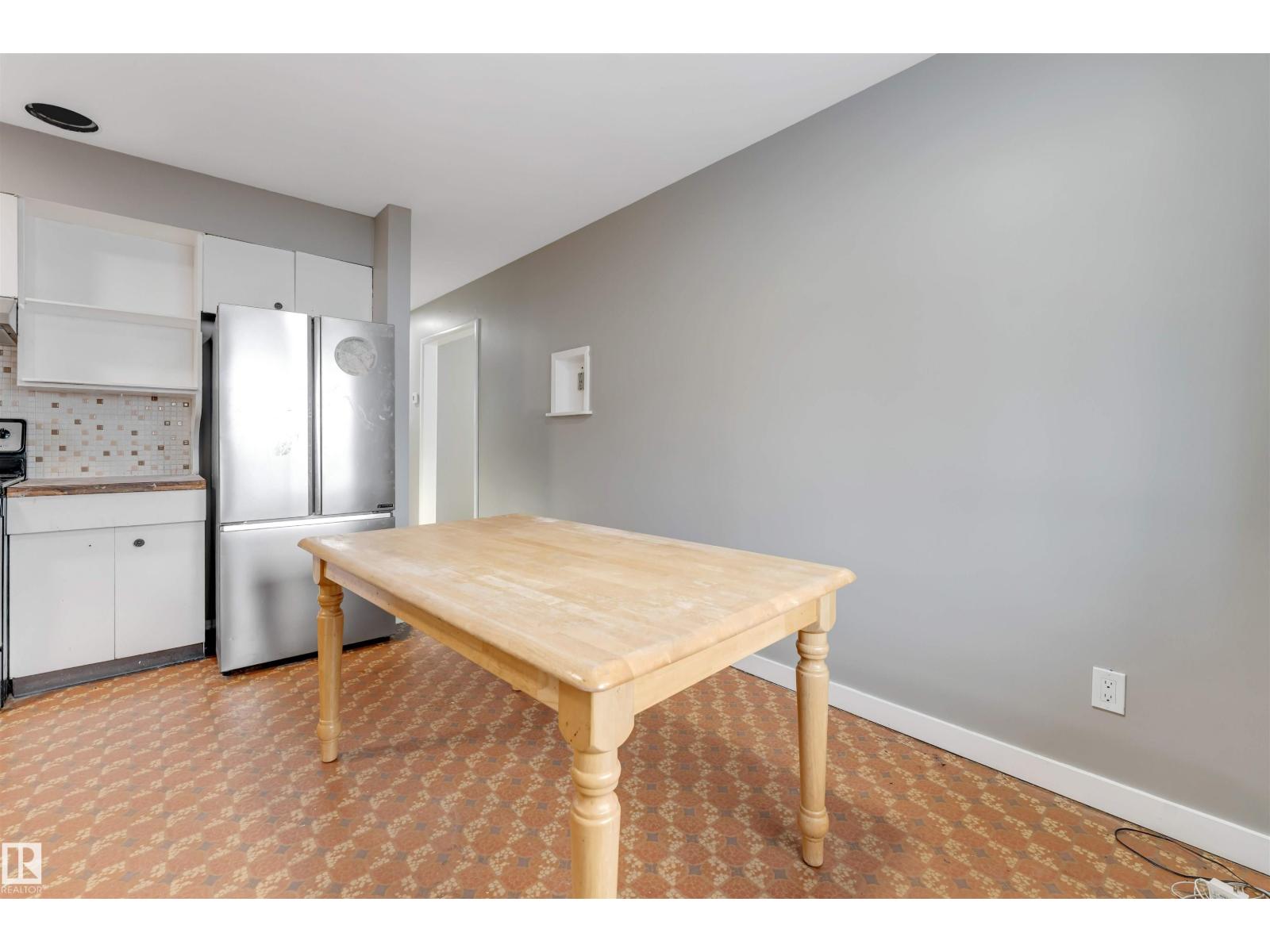 12202 45 ST NW, Edmonton