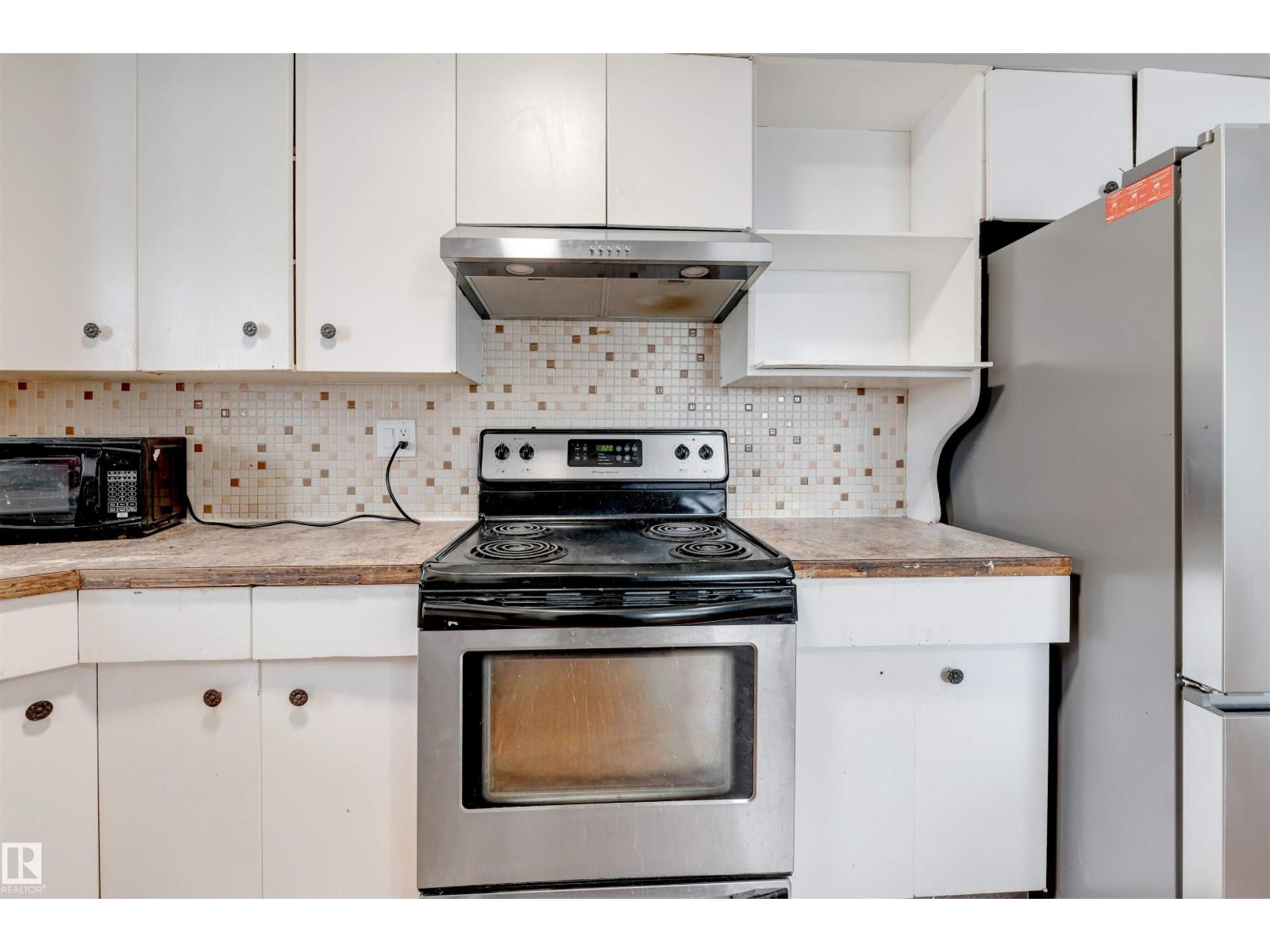 12202 45 ST NW, Edmonton