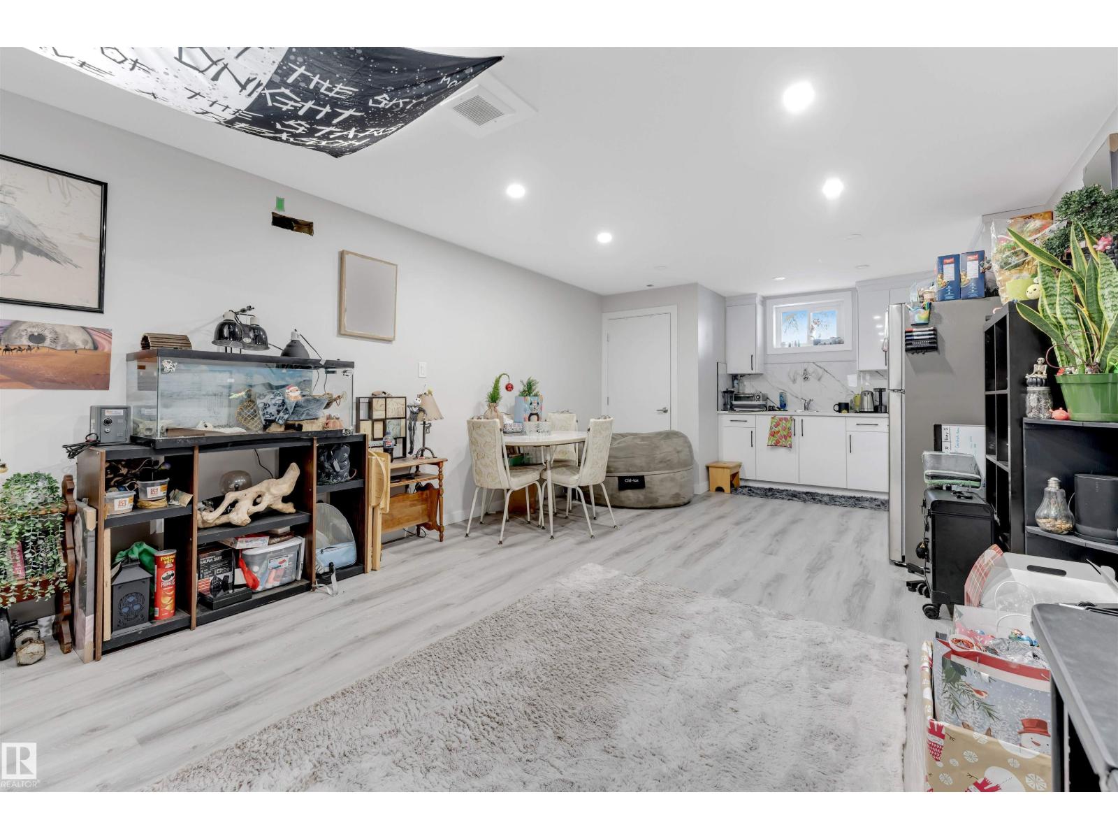 12202 45 ST NW, Edmonton