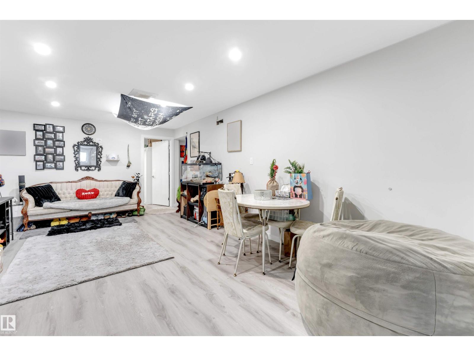 12202 45 ST NW, Edmonton