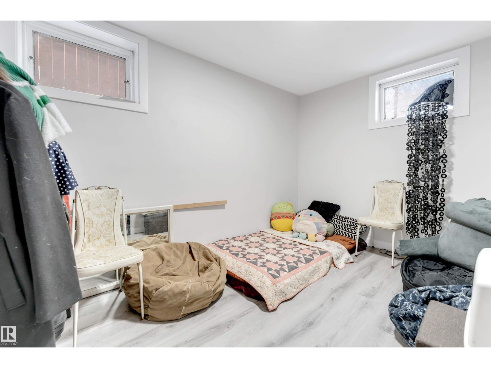 12202 45 ST NW, Edmonton