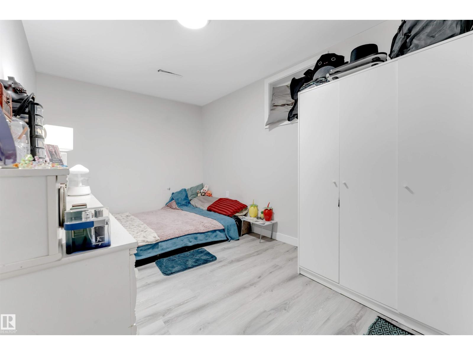 12202 45 ST NW, Edmonton