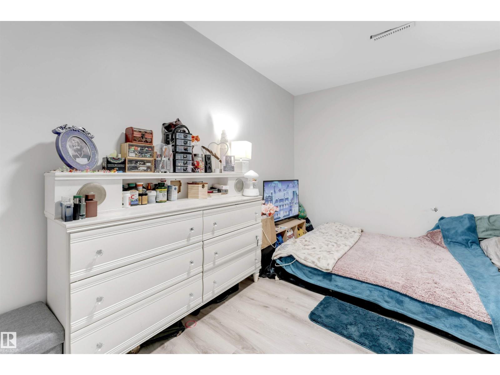 12202 45 ST NW, Edmonton