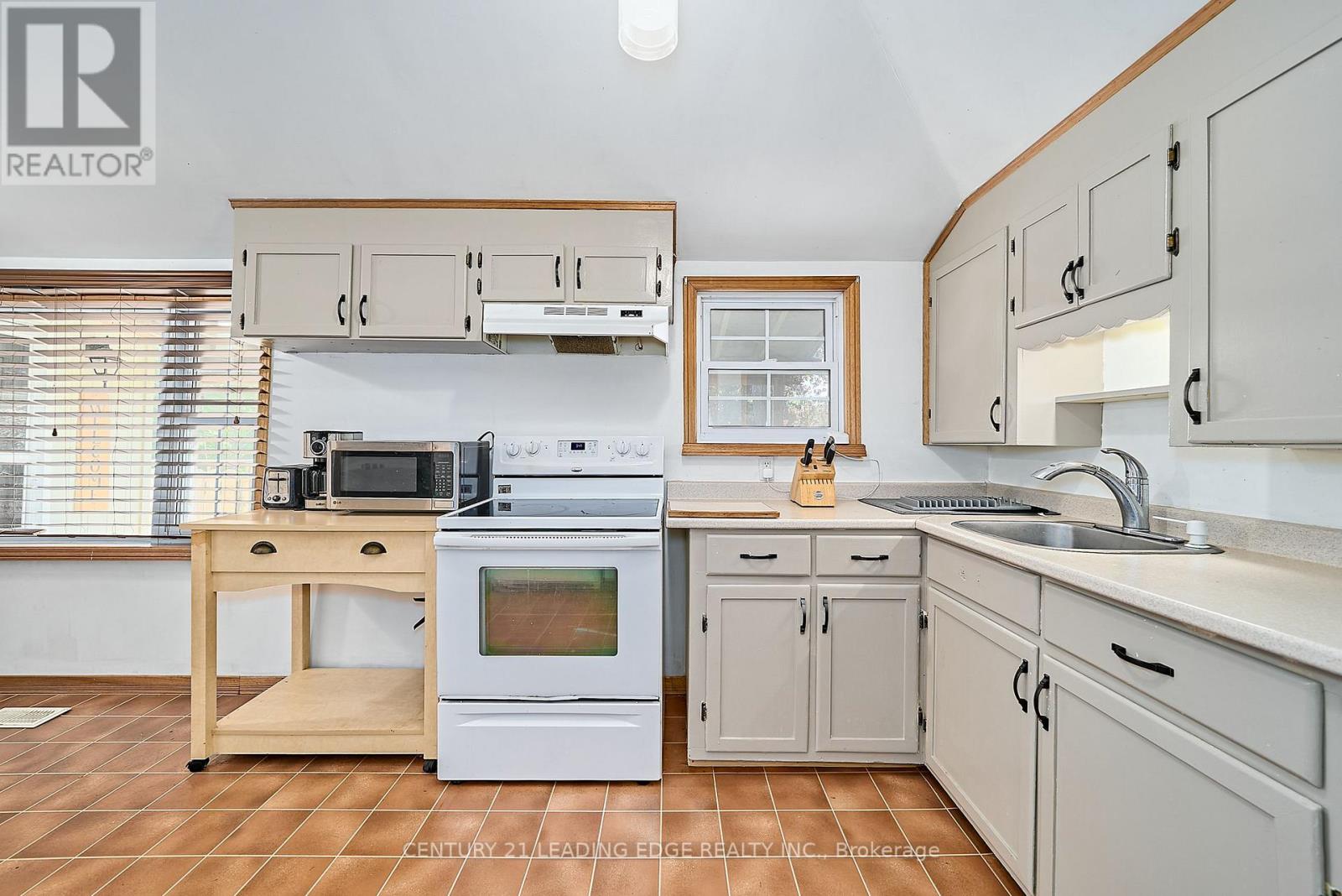 225 ARNOTT DRIVE - 22
