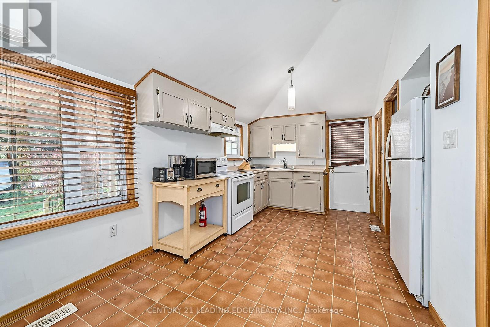 225 ARNOTT DRIVE - 25
