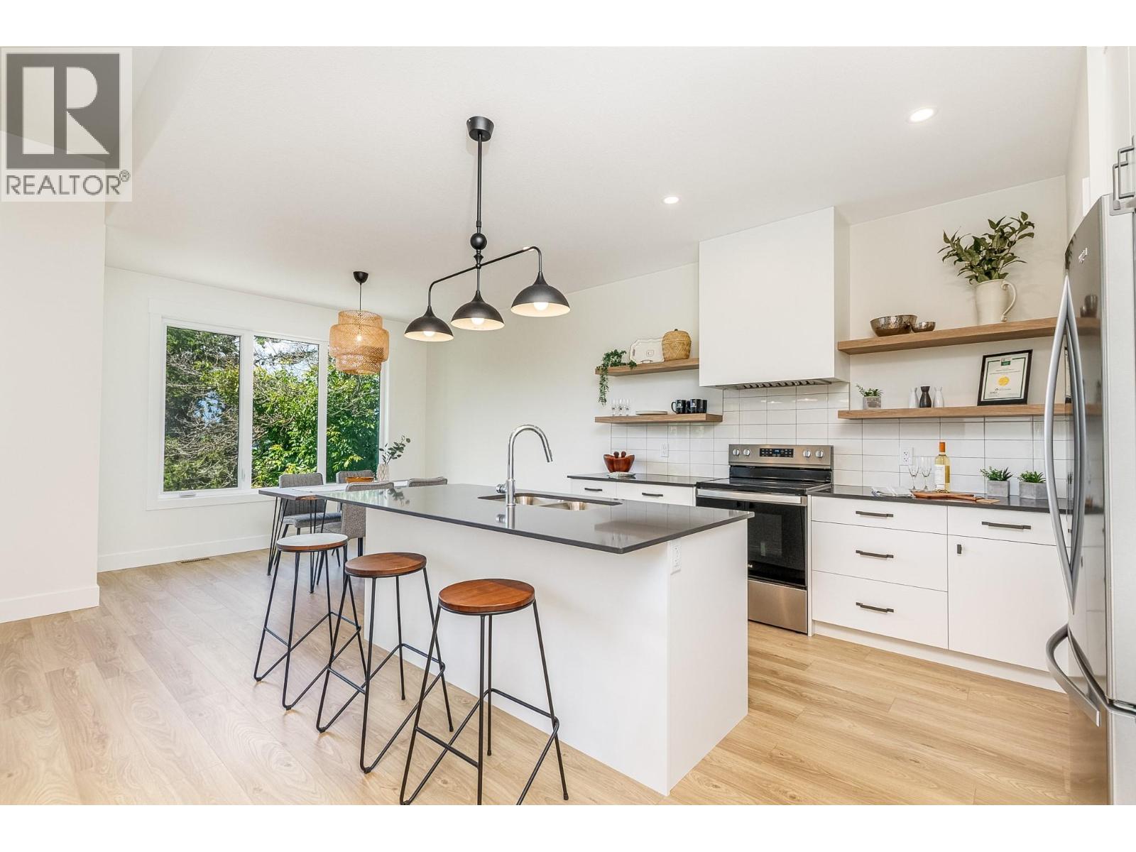 111 20 Street SE, Salmon Arm