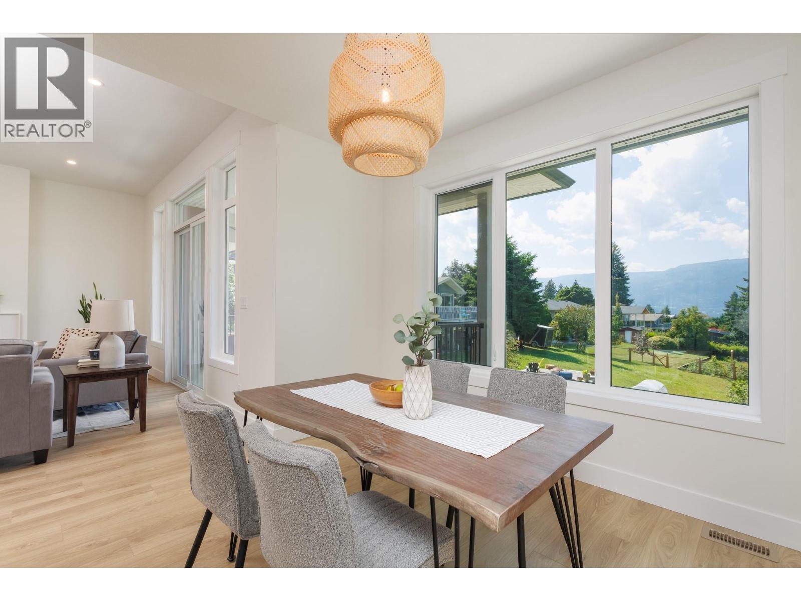 111 20 Street SE, Salmon Arm