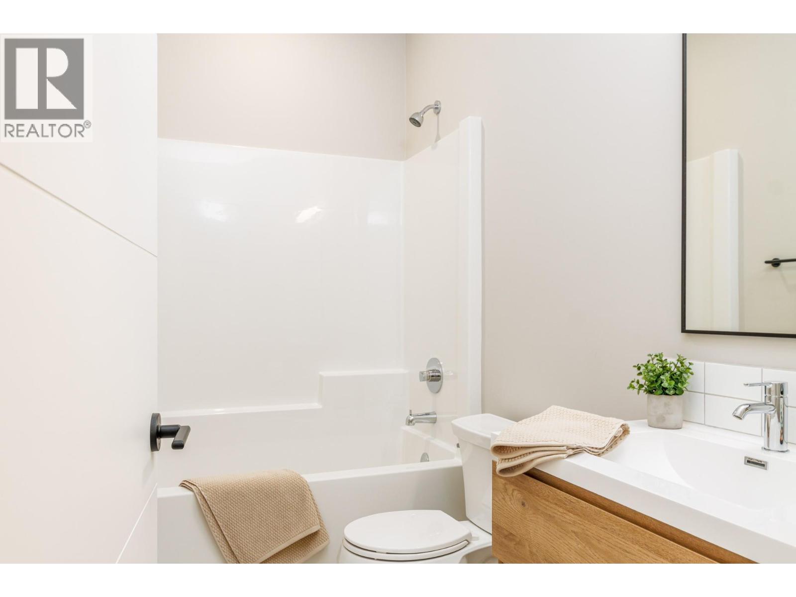 111 20 Street SE, Salmon Arm