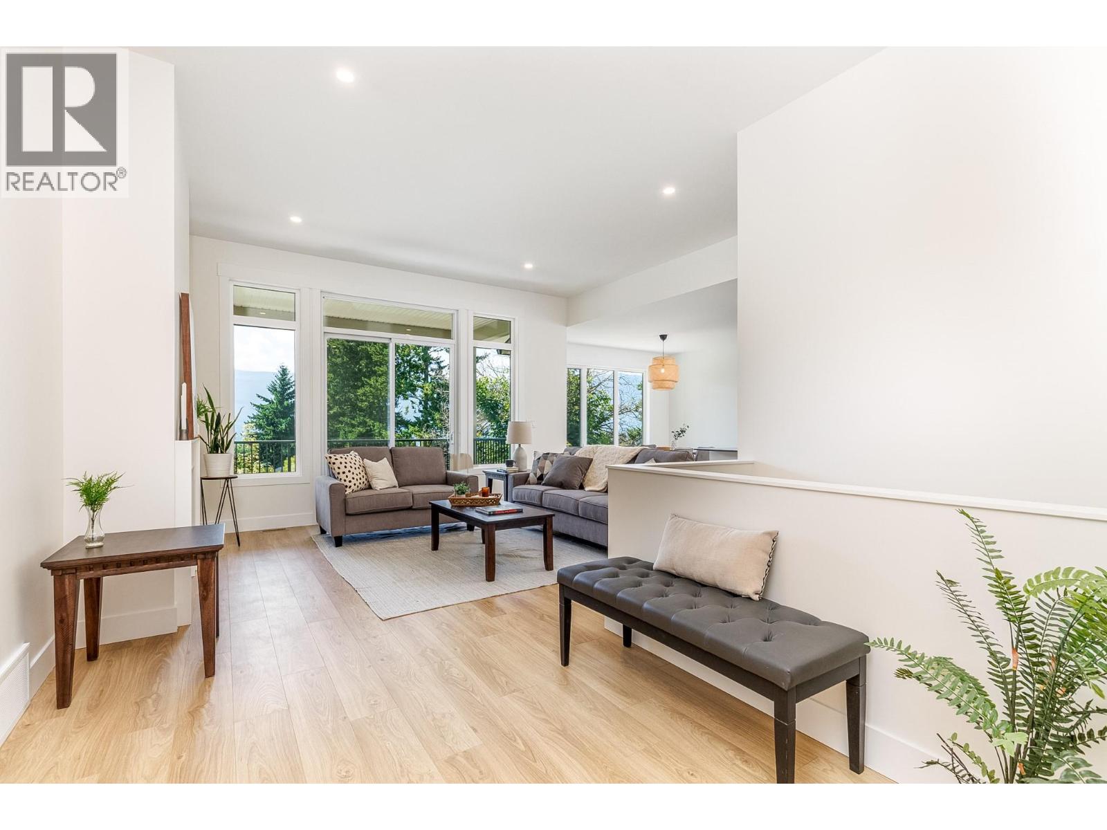 111 20 Street SE, Salmon Arm