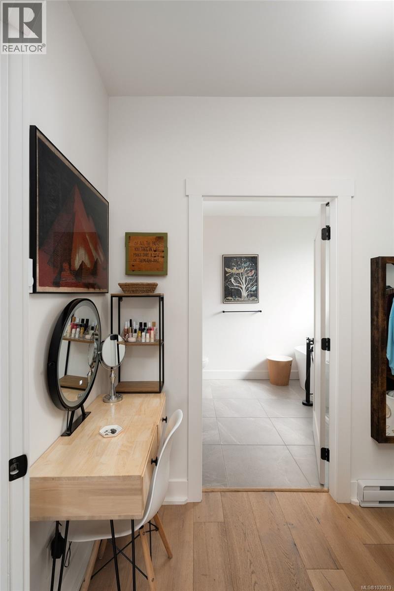  2101 Weiler Avenue West, Sidney