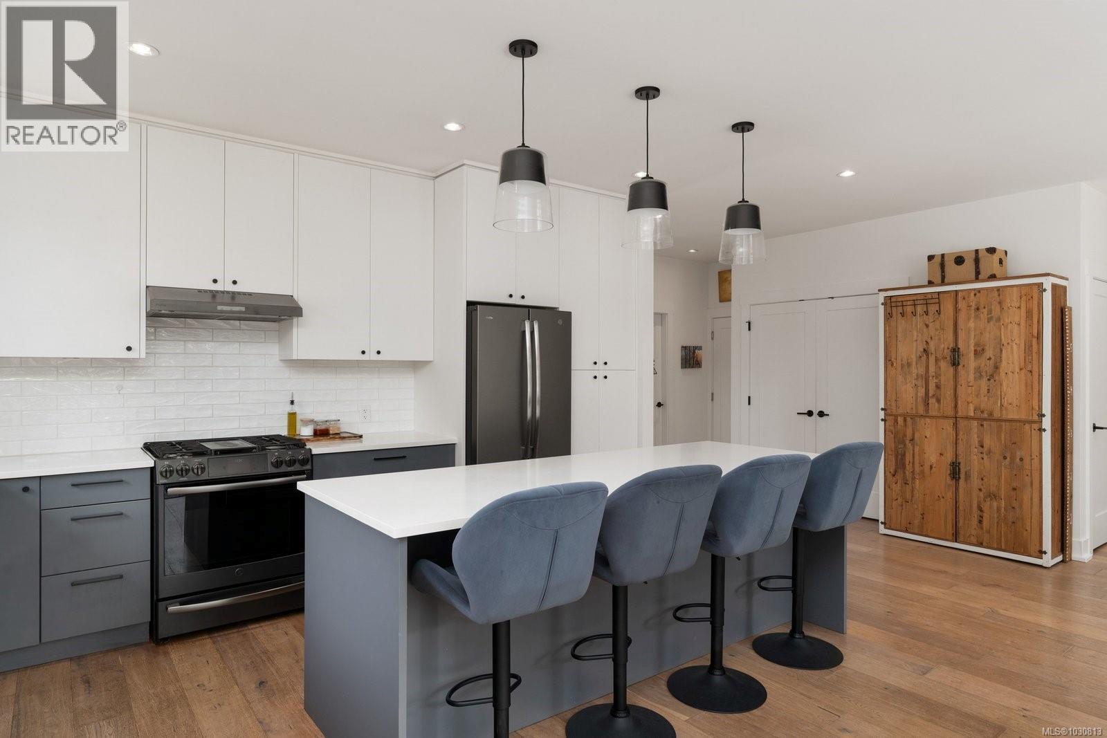  2101 Weiler Avenue West, Sidney