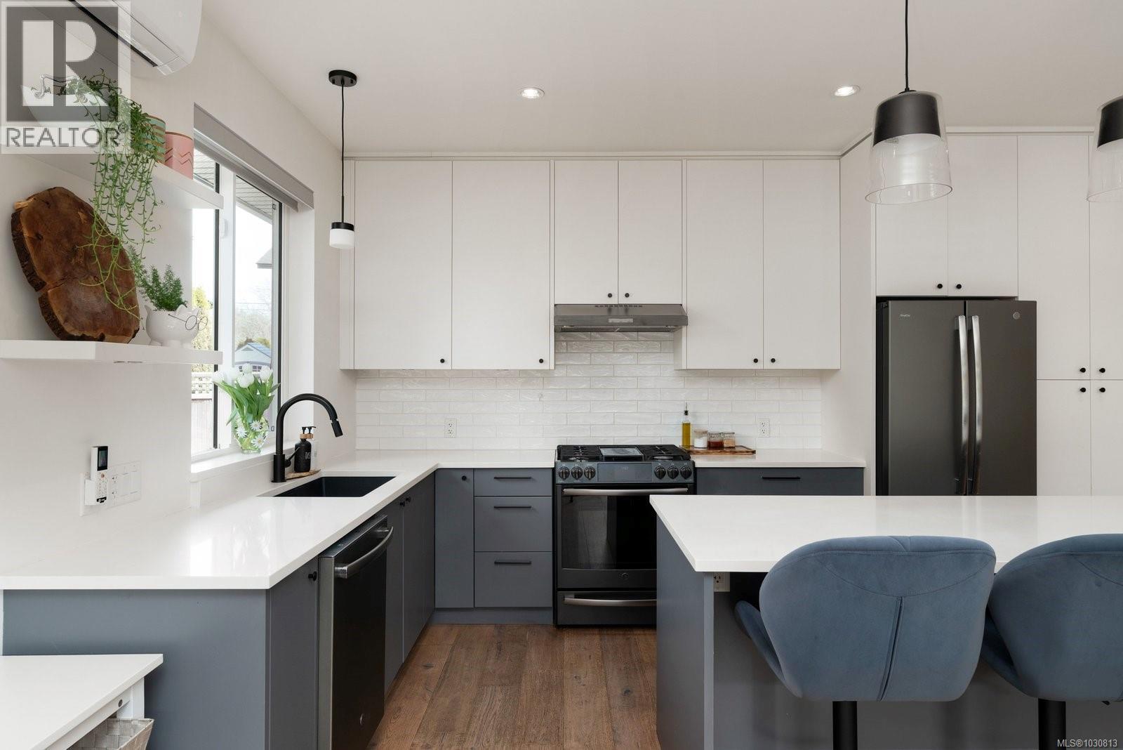  2101 Weiler Avenue West, Sidney