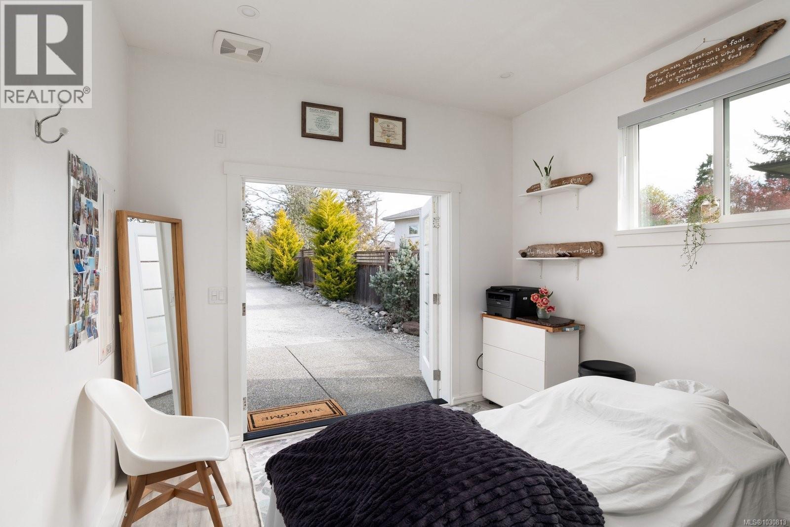  2101 Weiler Avenue West, Sidney