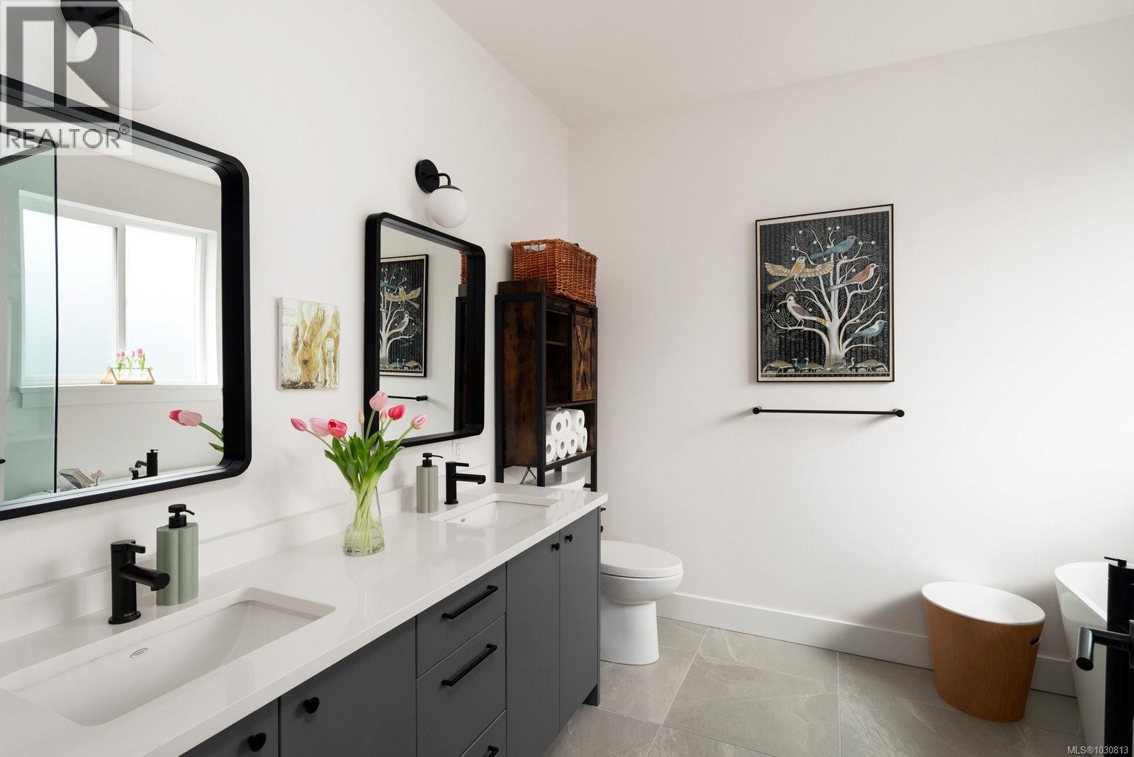  2101 Weiler Avenue West, Sidney