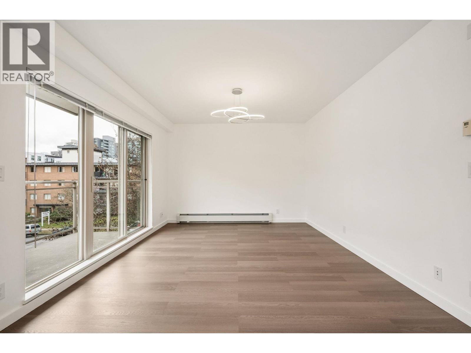 303 1033 ST. GEORGE'S AVENUE, North Vancouver