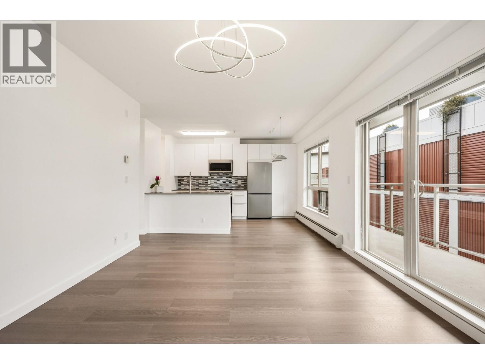 303 1033 ST. GEORGE'S AVENUE, North Vancouver