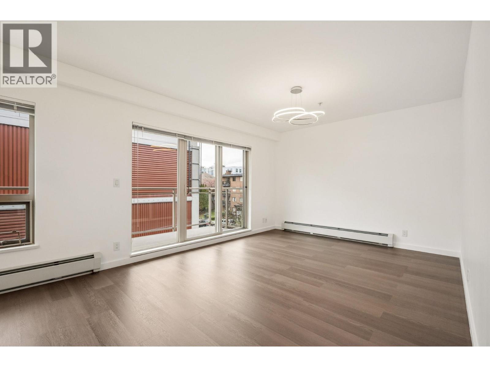 303 1033 ST. GEORGE'S AVENUE, North Vancouver