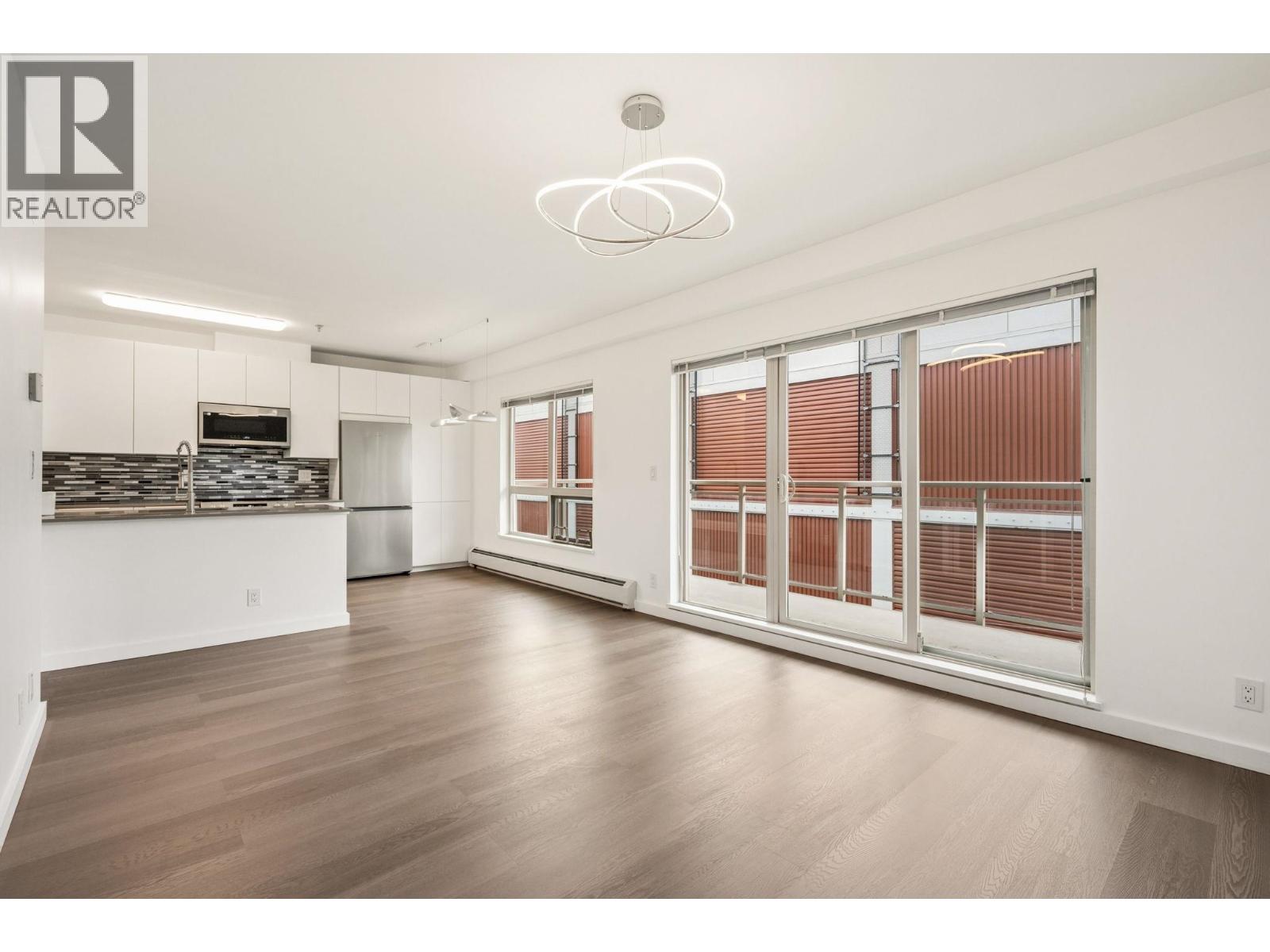 303 1033 ST. GEORGE'S AVENUE, North Vancouver