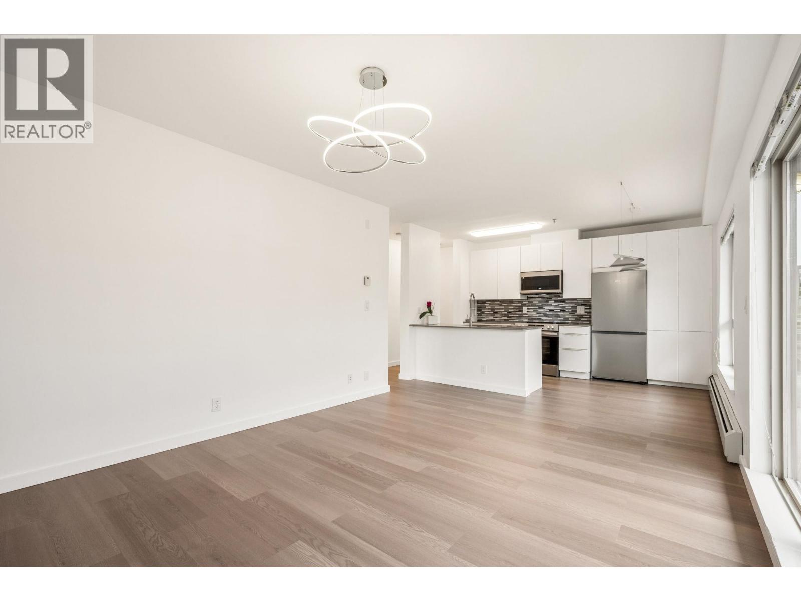 303 1033 ST. GEORGE'S AVENUE, North Vancouver