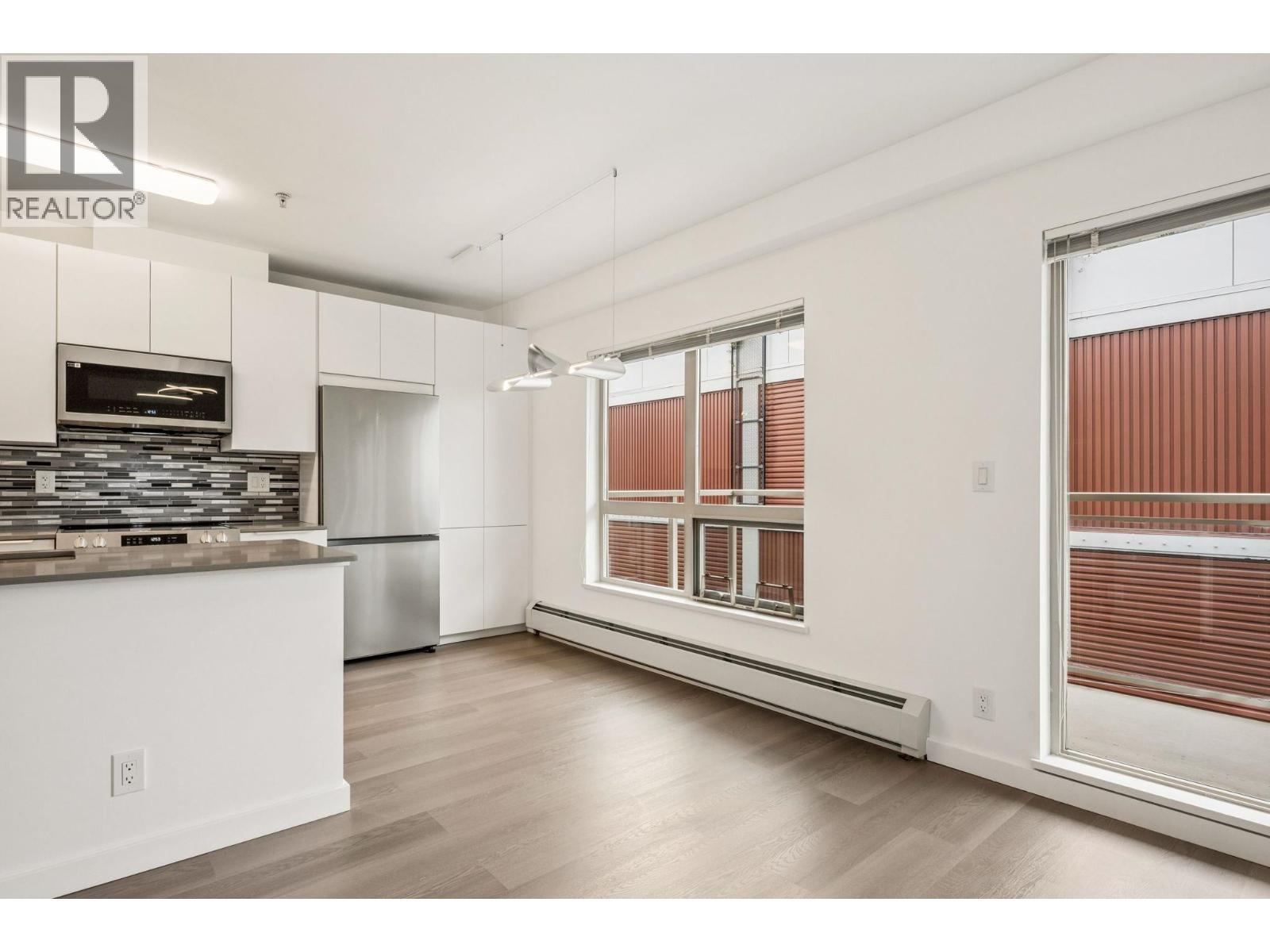 303 1033 ST. GEORGE'S AVENUE, North Vancouver