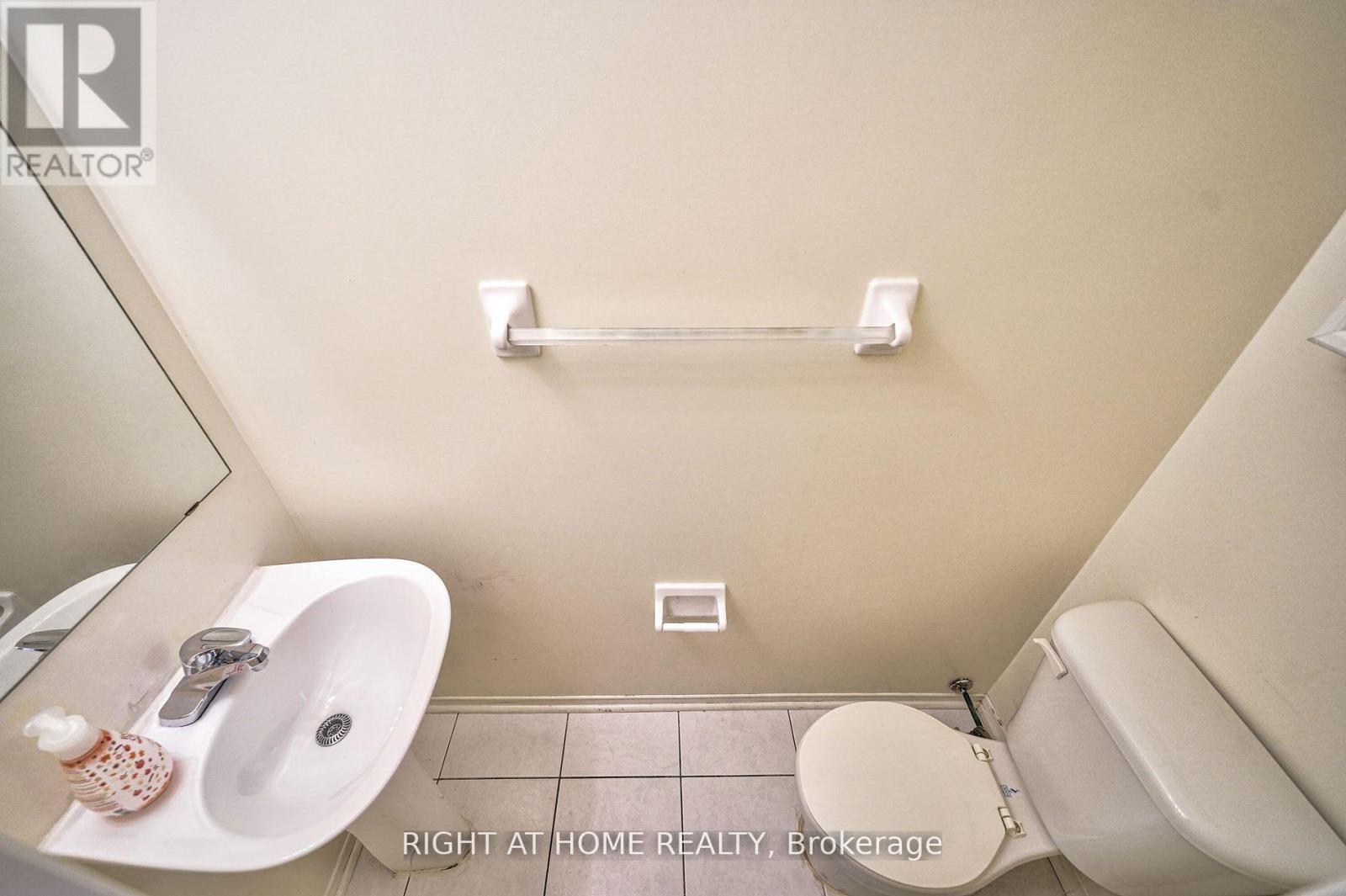 #25 80 STRATHAVEN DRIVE - 15