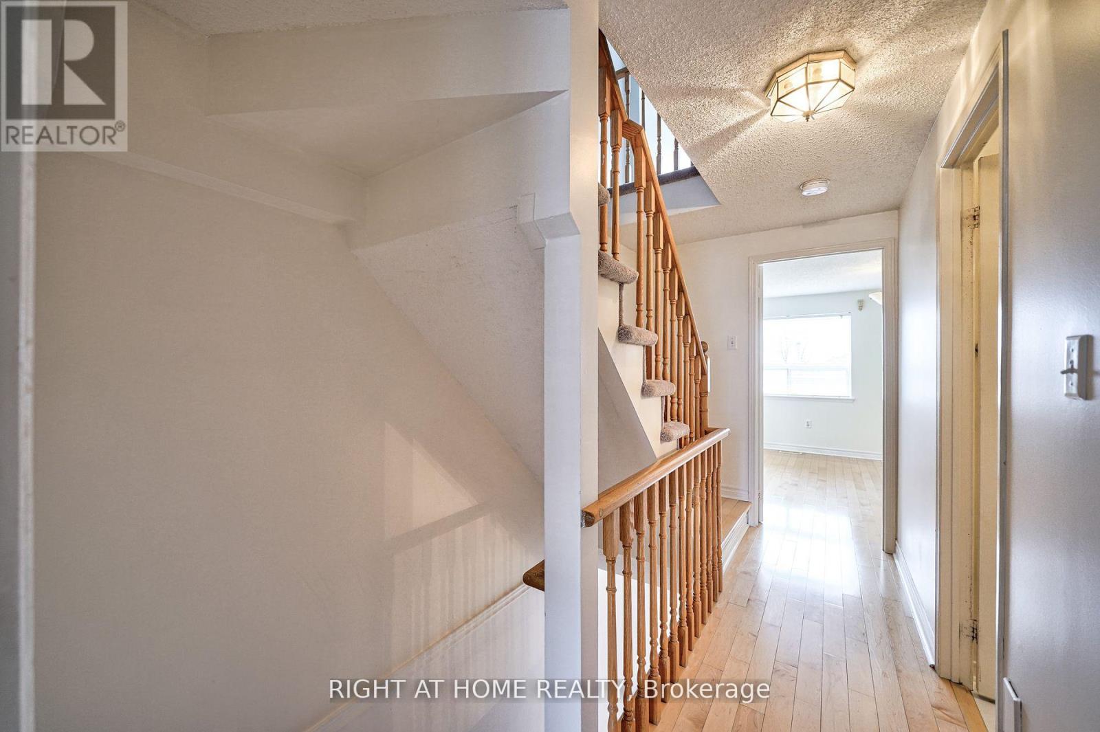 #25 80 STRATHAVEN DRIVE - 16