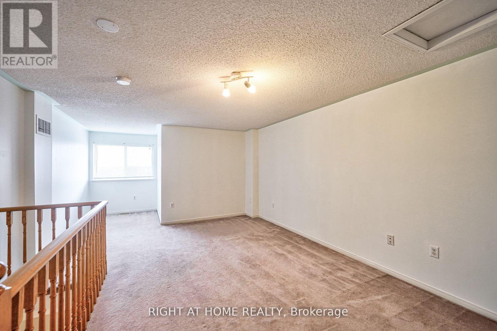 #25 80 STRATHAVEN DRIVE - 26