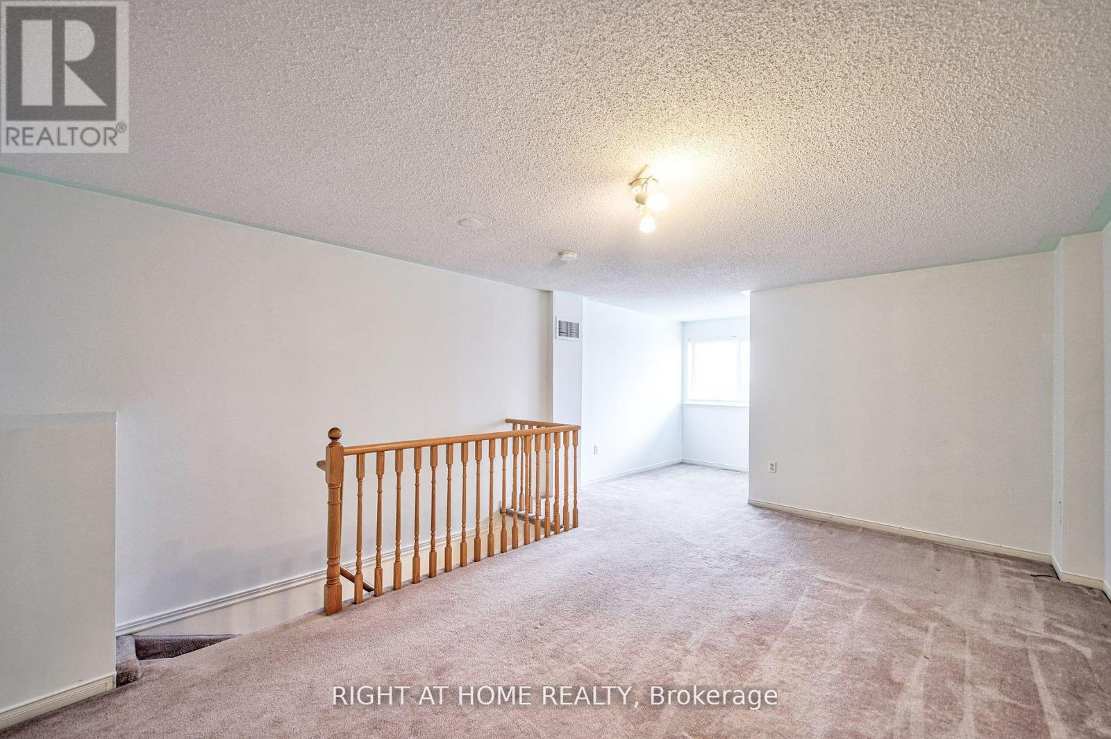 #25 80 STRATHAVEN DRIVE - 27
