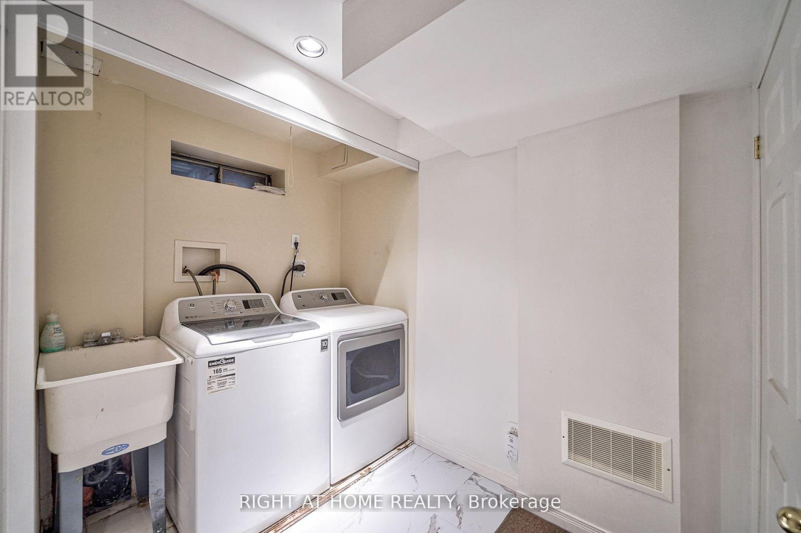 #25 80 STRATHAVEN DRIVE - 29