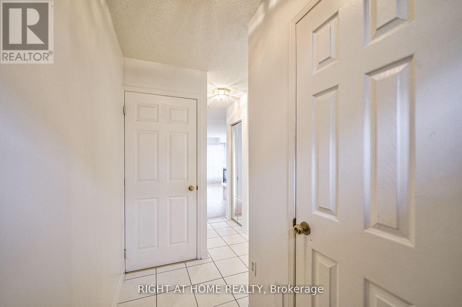 #25 80 STRATHAVEN DRIVE - 4