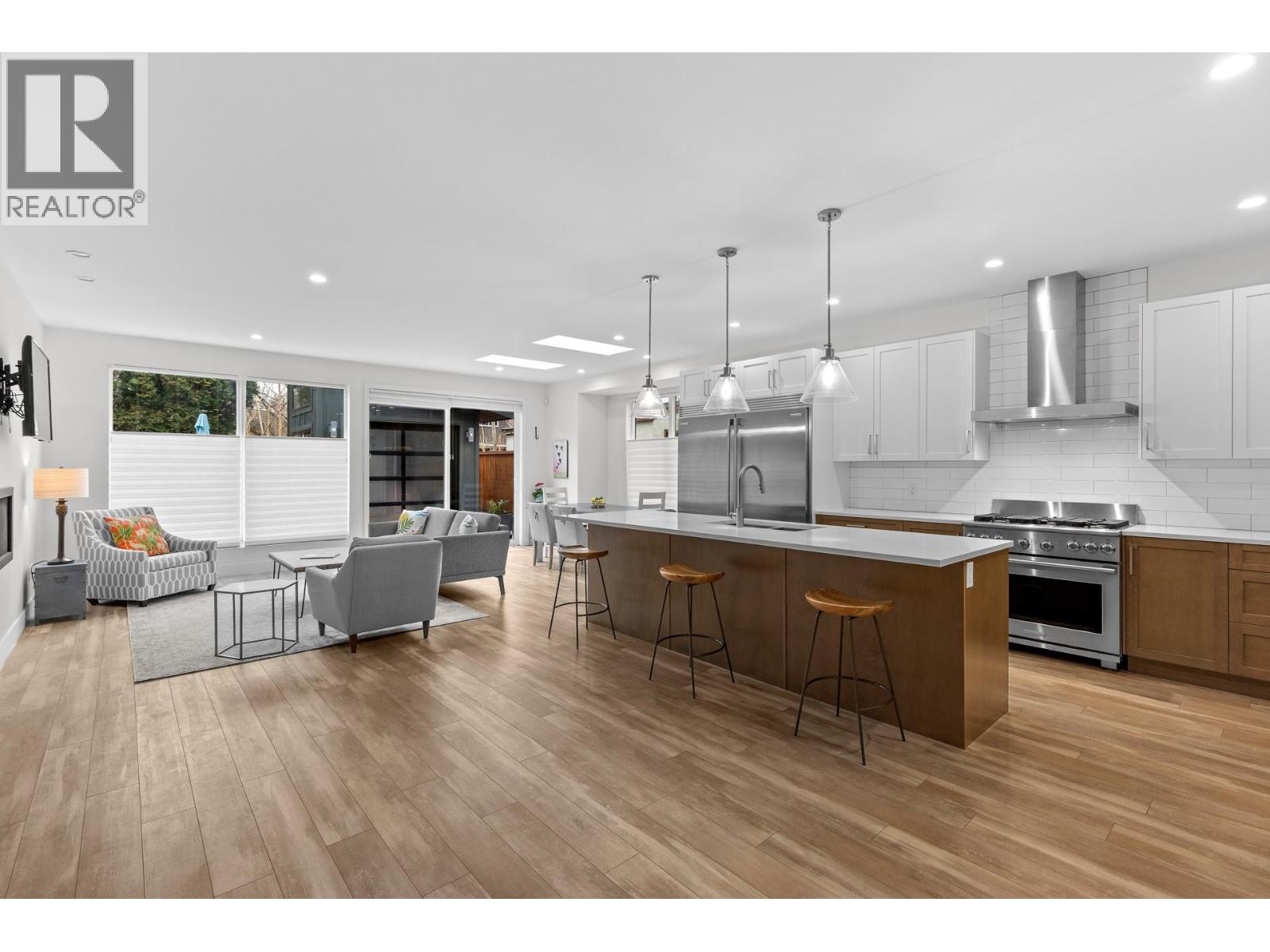 827 Saucier Avenue, Kelowna