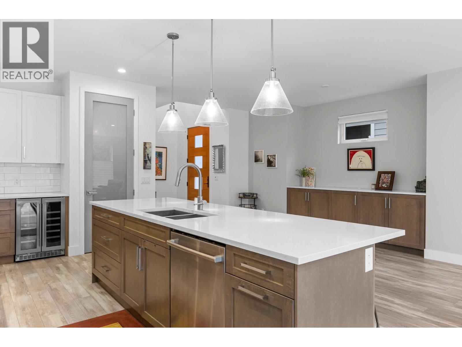 827 Saucier Avenue, Kelowna