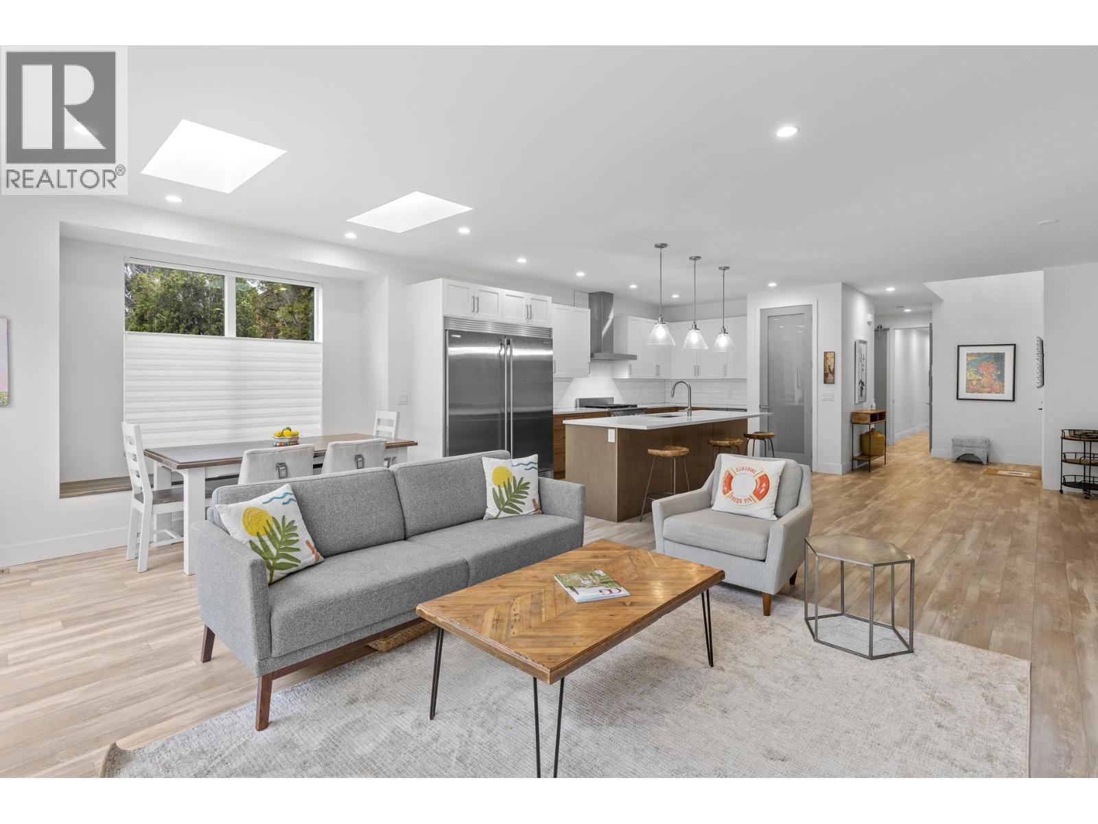 827 Saucier Avenue, Kelowna